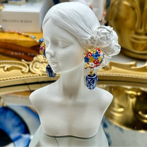 🆕 LES NEREIDES 🧿 NIB Flower Bouquet And Ceramic Bead Earrings - Picture 8 of 13